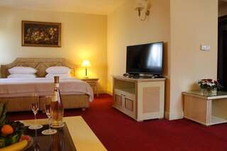 Фото Отель Бутик Отель Каса Бояна София Номер-студио с кроватью размера "king-size" и диван-кроватью 5 Отель Бутик Отель Каса Бояна София Номер-студио с кроватью размера "king-size" и диван-кроватью-5