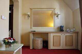 Фото Отель Бутик Отель Каса Бояна София Номер-студио с кроватью размера "king-size" и диван-кроватью 6 Отель Бутик Отель Каса Бояна София Номер-студио с кроватью размера "king-size" и диван-кроватью-6